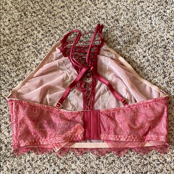 SALE ⬇️$30 NEW VS Unlined Pink High Neck Bralette - Picture 5 of 8